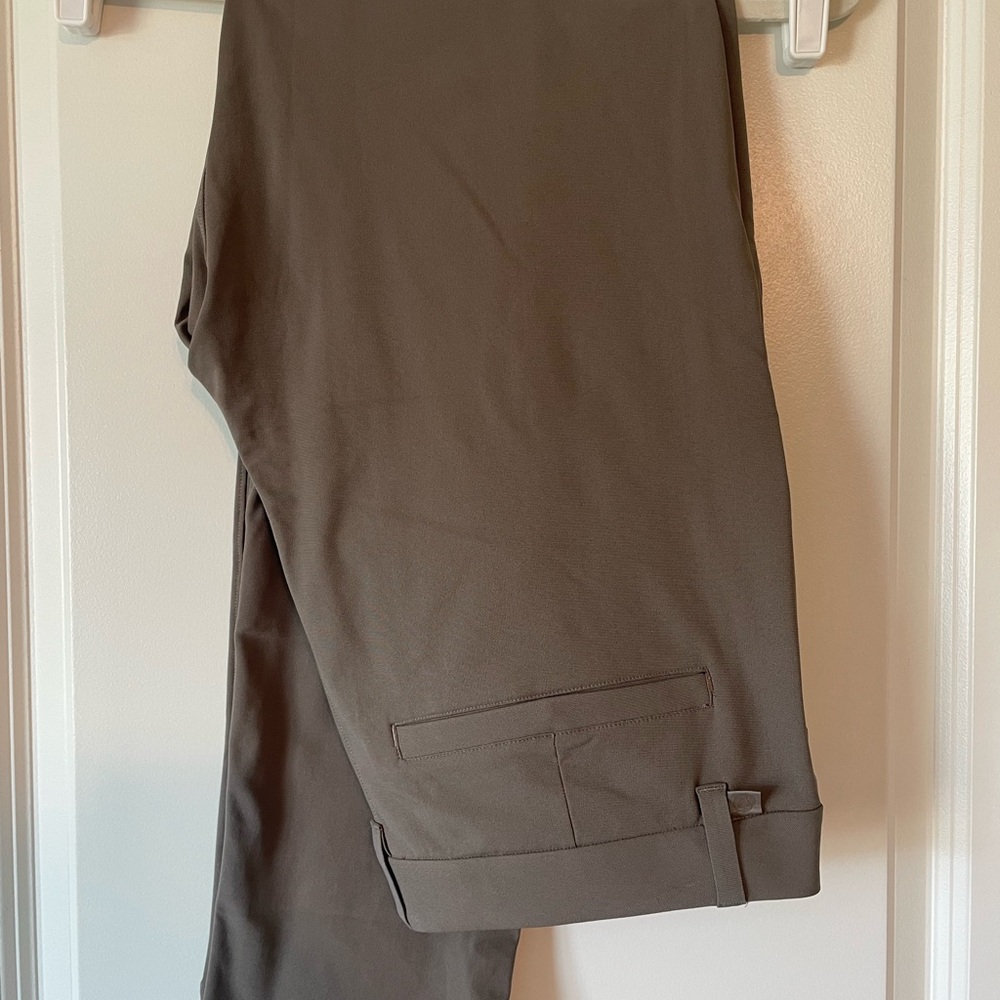 Men’s lululemon commission pants.